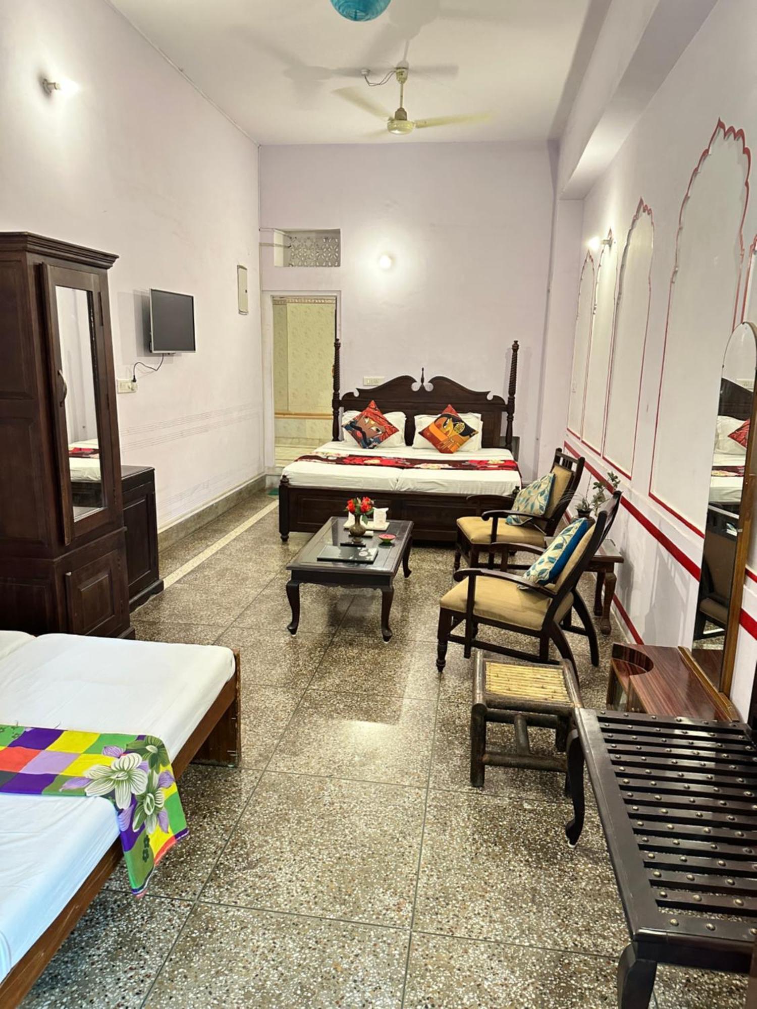 Hotel Rawla Mrignayani Palace 3*