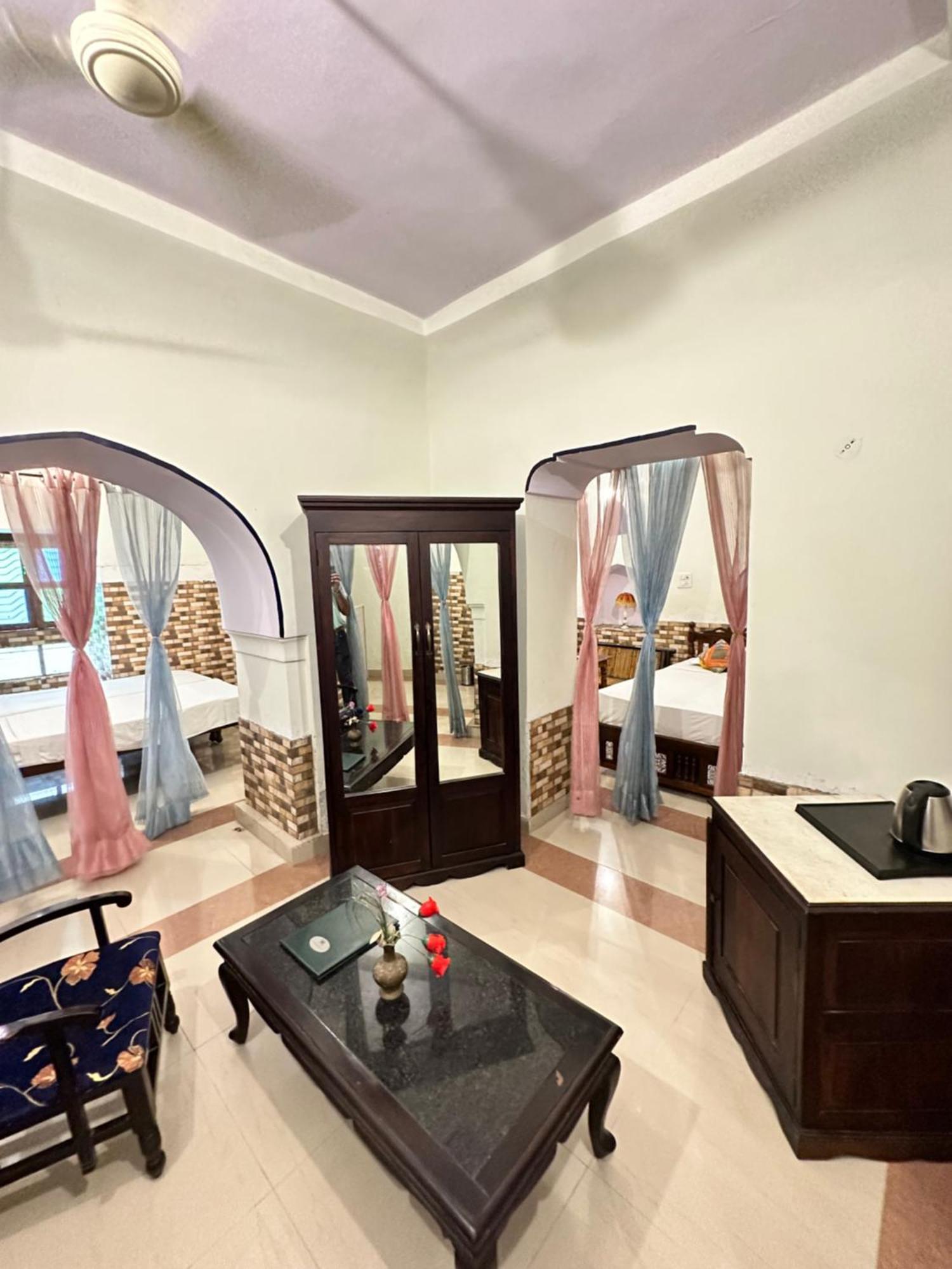 Rawla Mrignayani Palace Hotel 3*