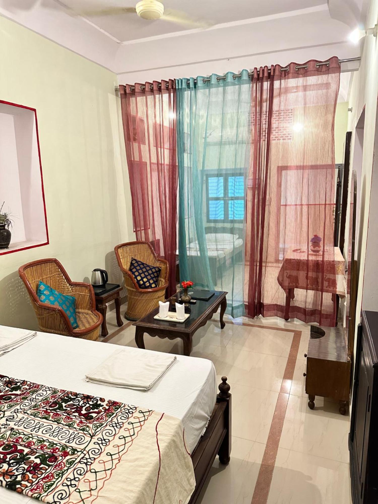 Hotel Rawla Mrignayani Palace 3*