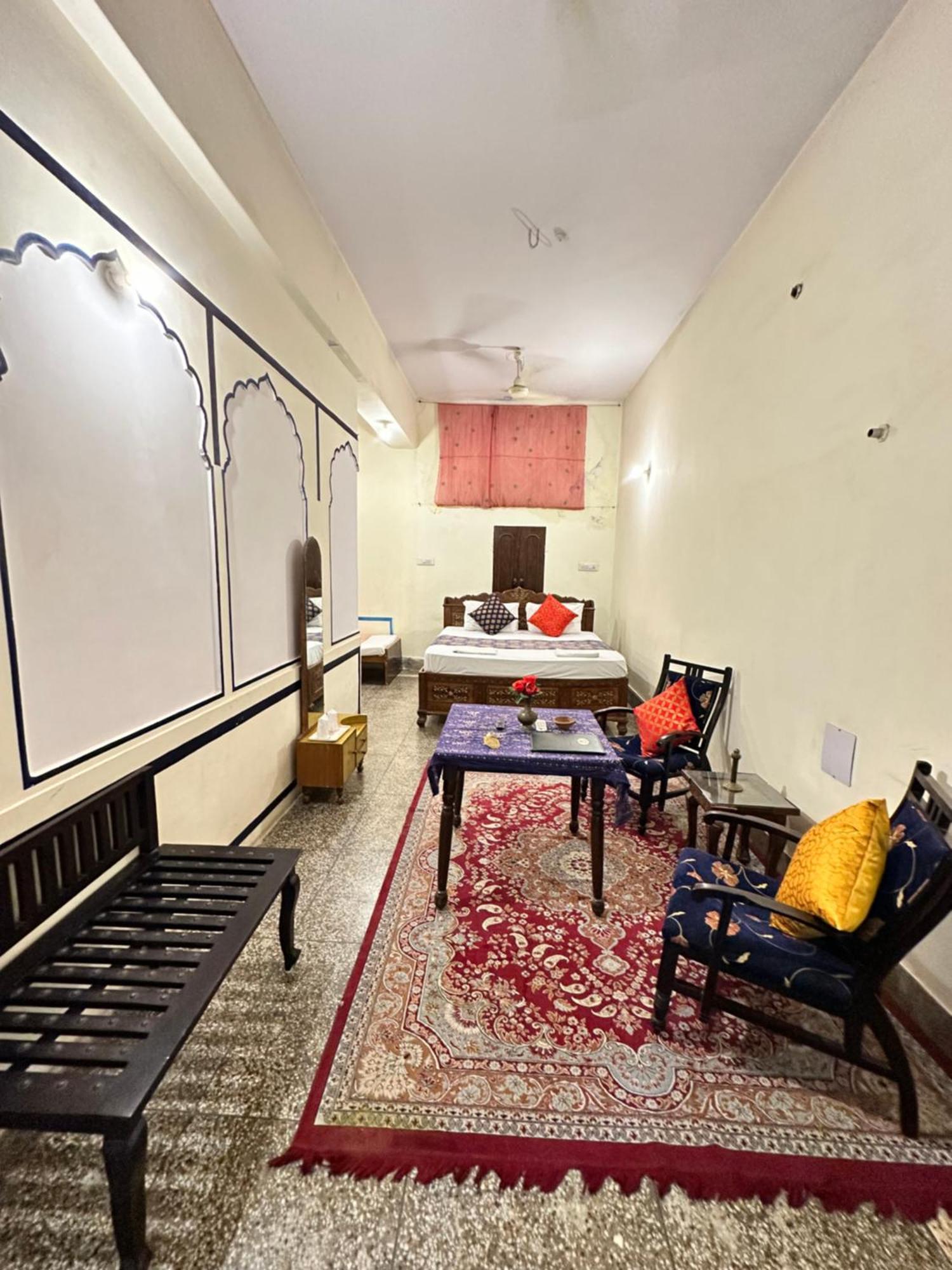 Hotel Rawla Mrignayani Palace 3*