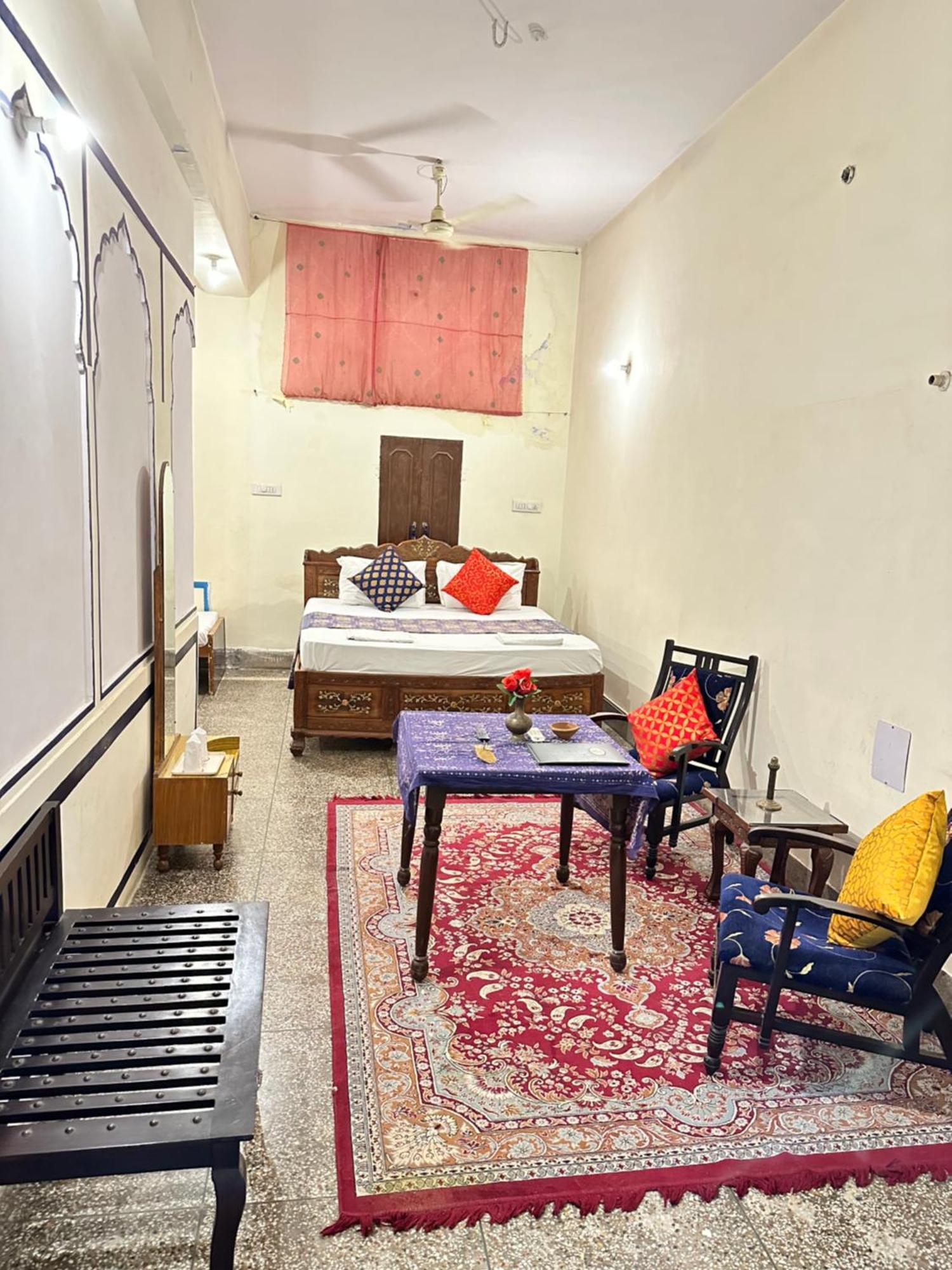 Hotel Rawla Mrignayani Palace 3*