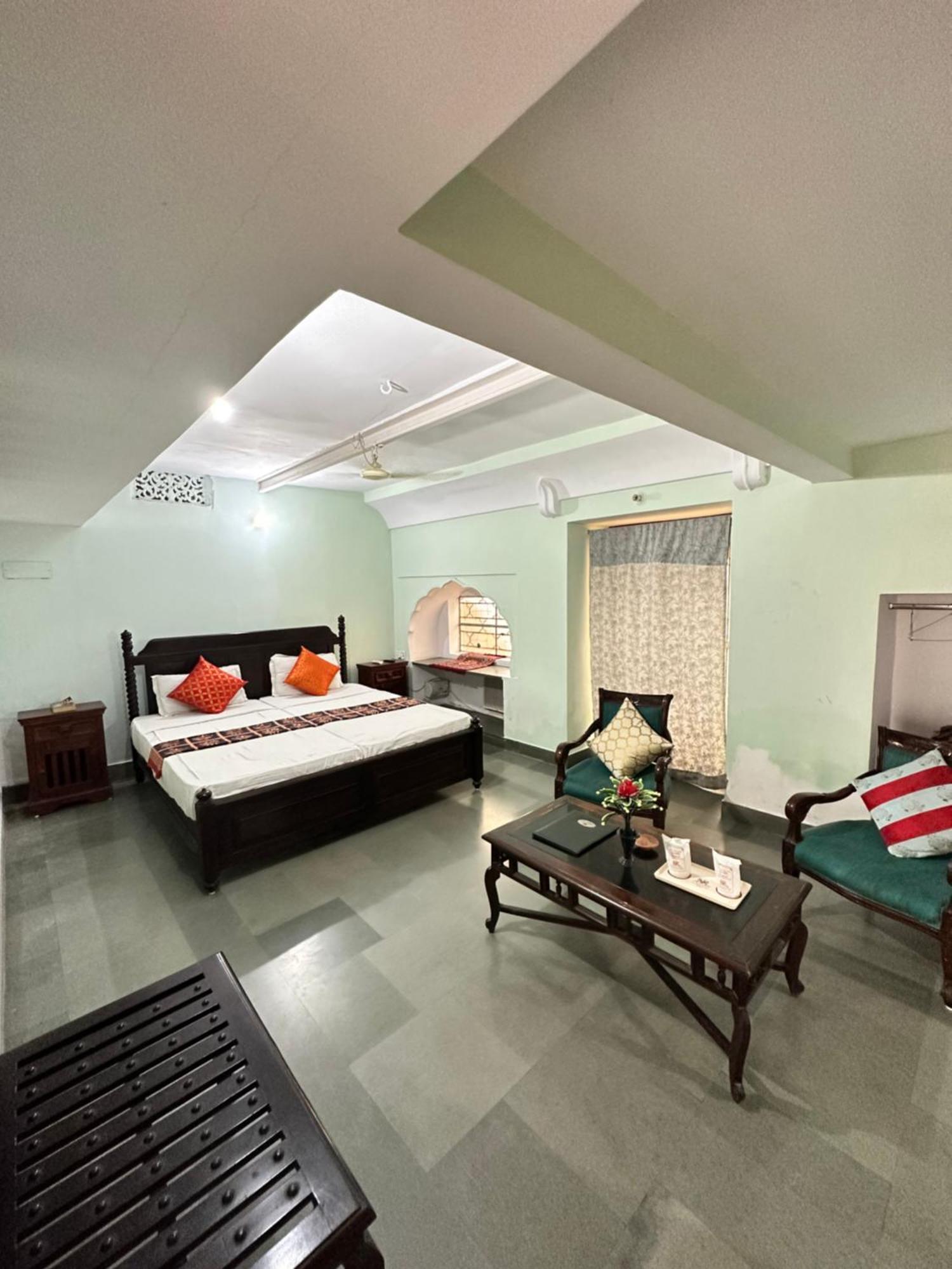 Hotel Rawla Mrignayani Palace Jaipur