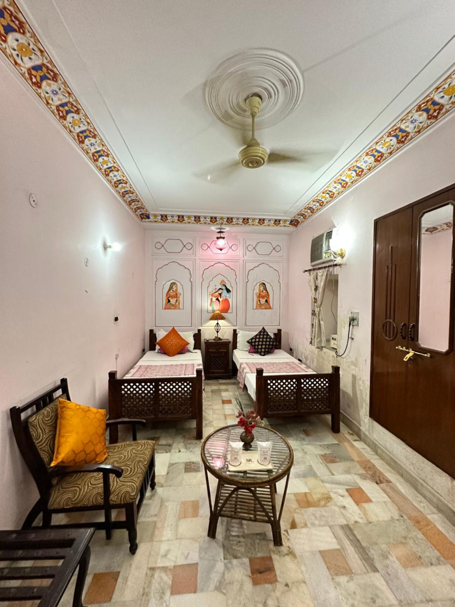 Rawla Mrignayani Palace 3*