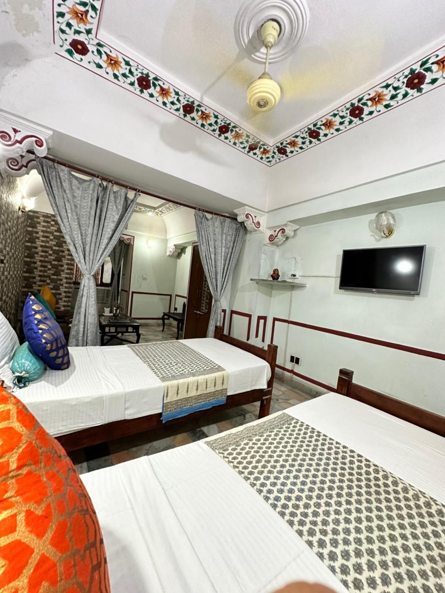 Rawla Mrignayani Palace Hotel