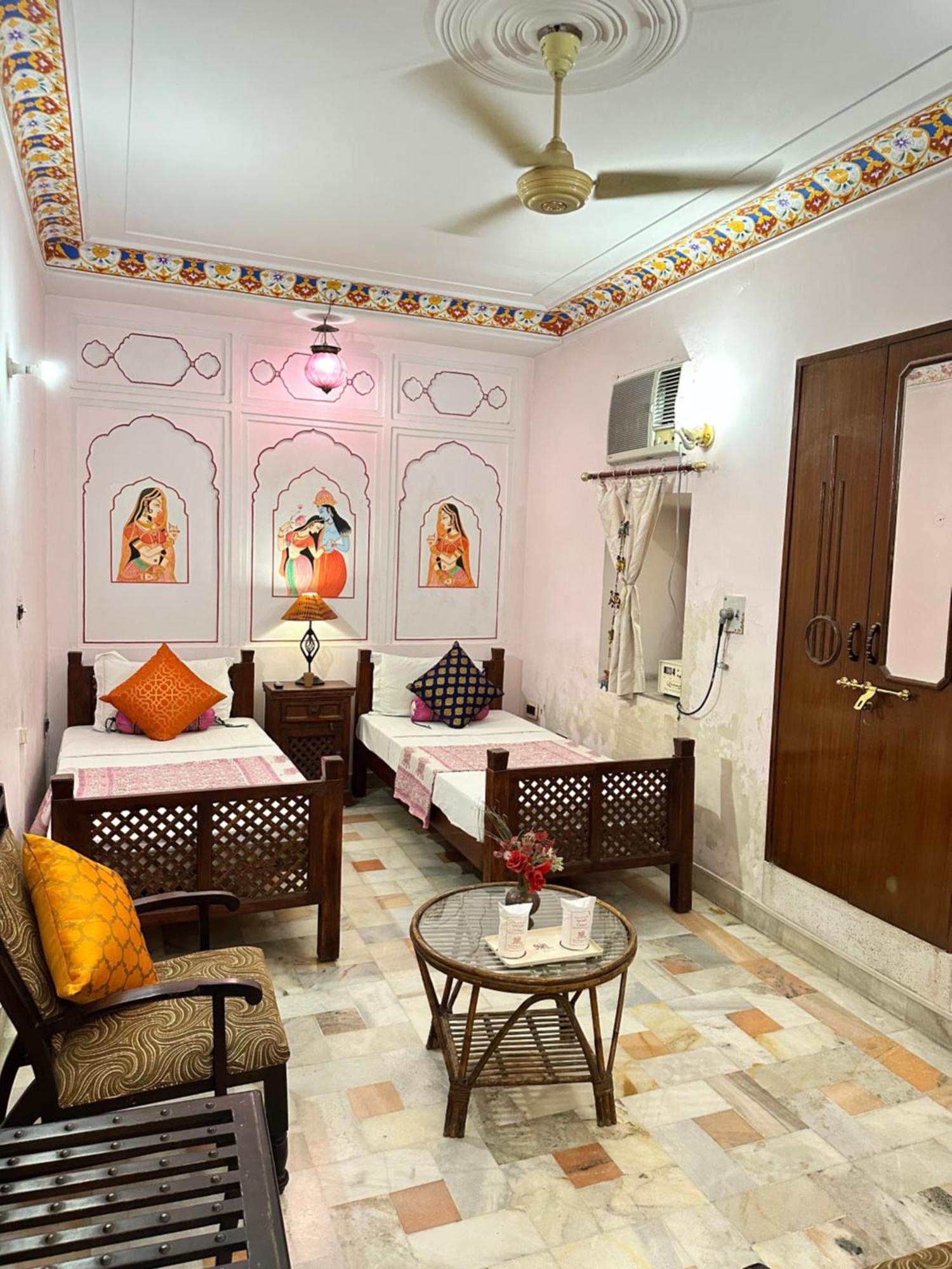 Rawla Mrignayani Palace Hotel