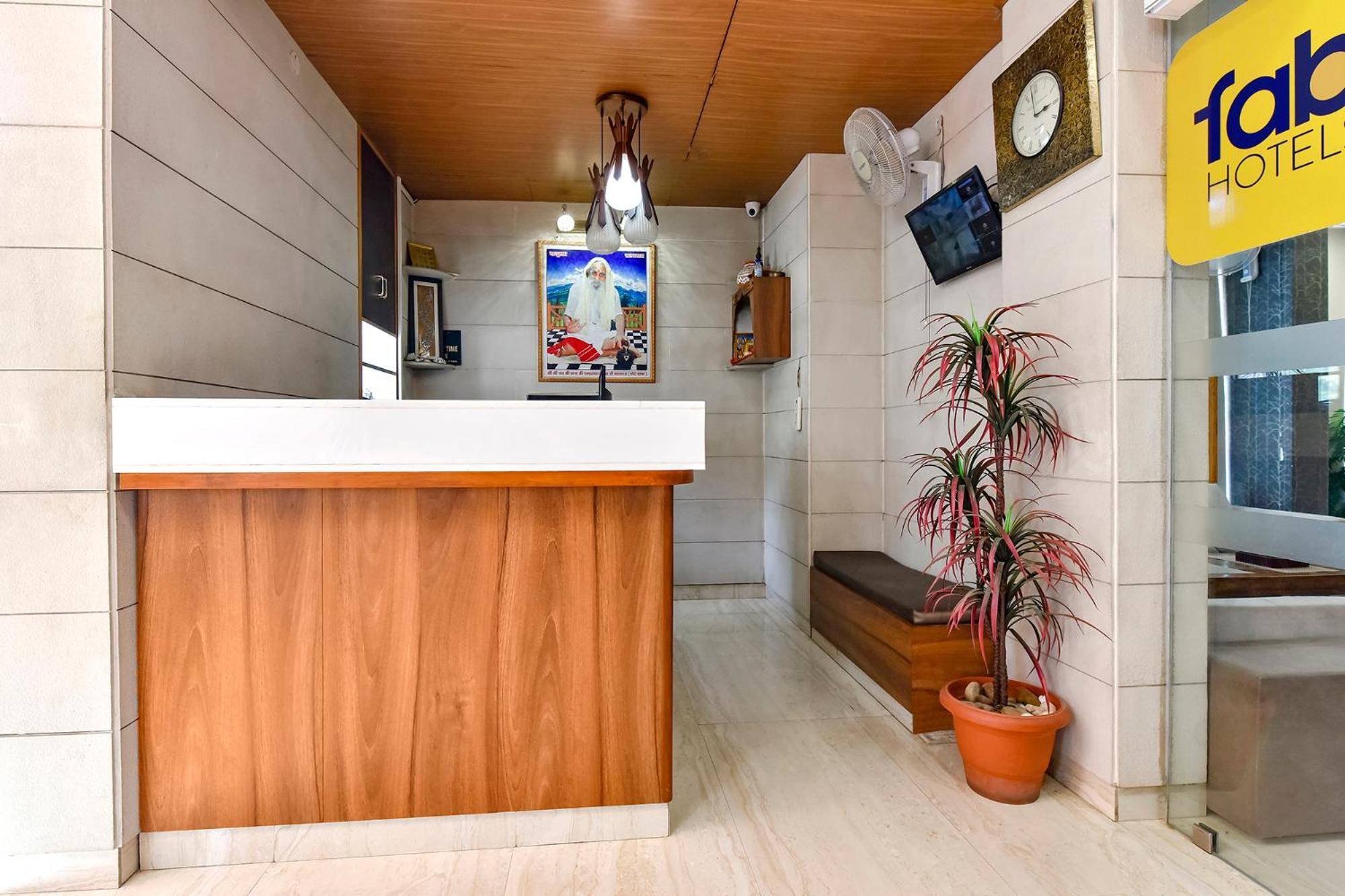 Hotel Fabhotel Gurukripa