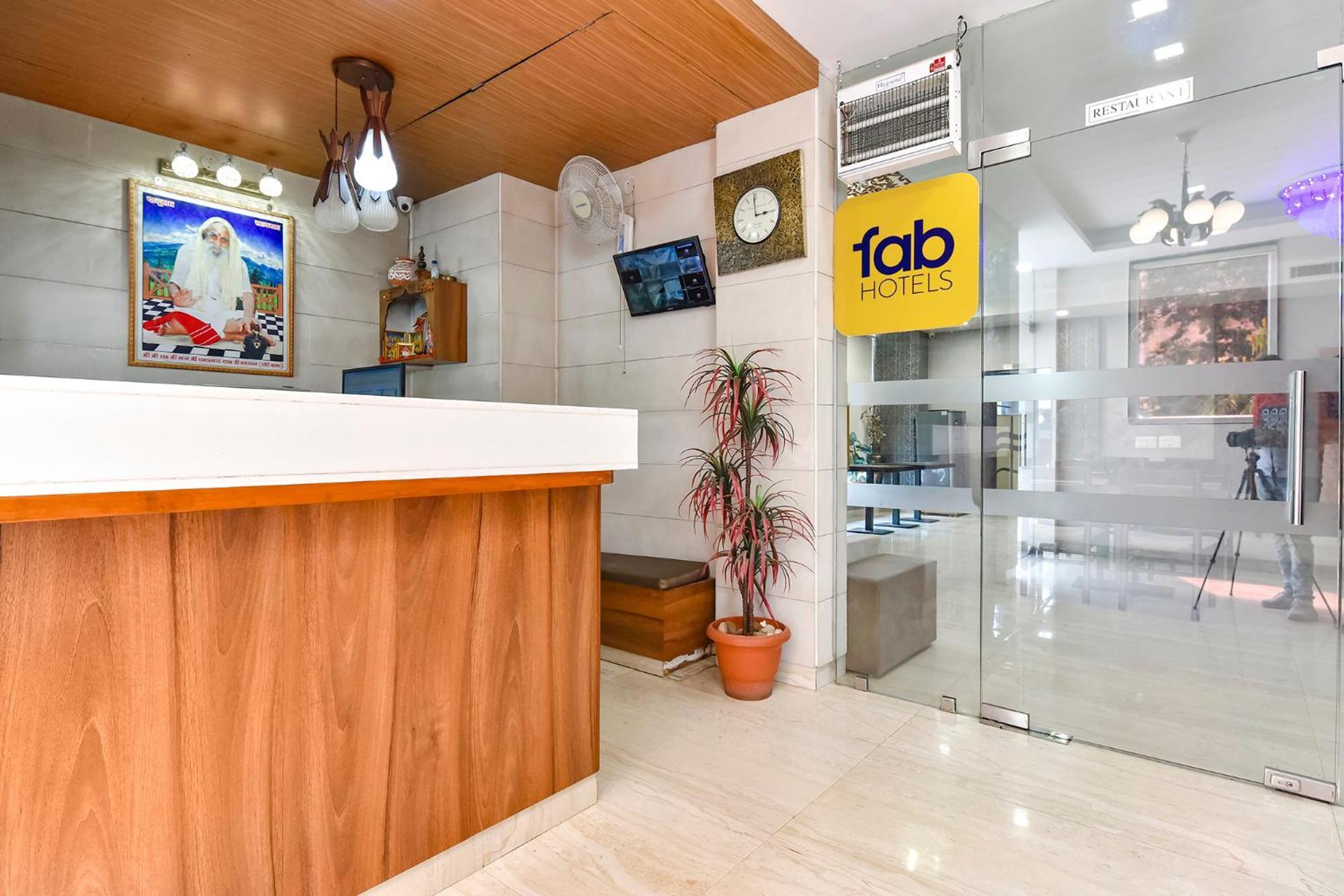 Hotel Fabhotel Gurukripa