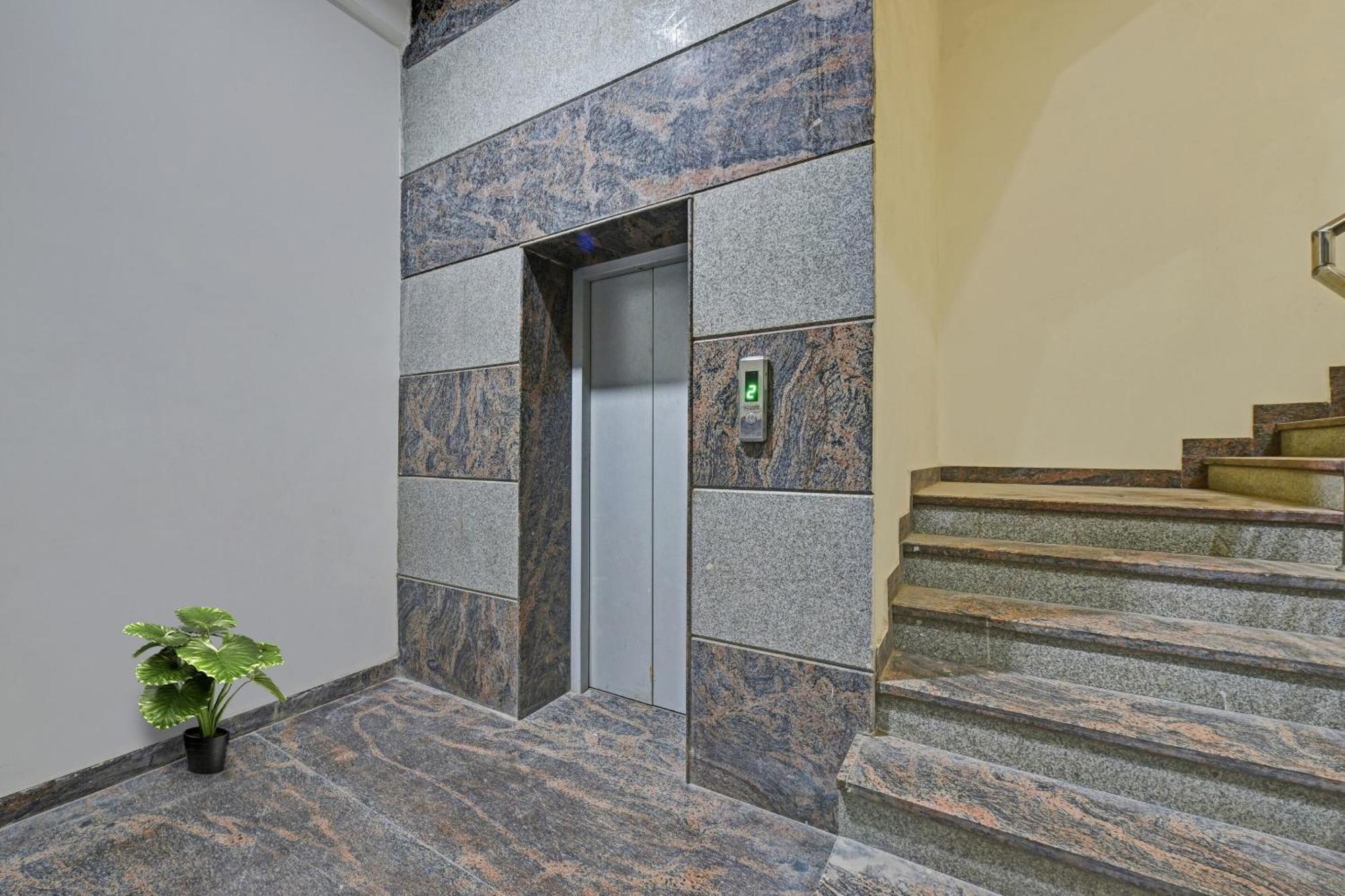 Hotel O The Circle Rajapark 4*