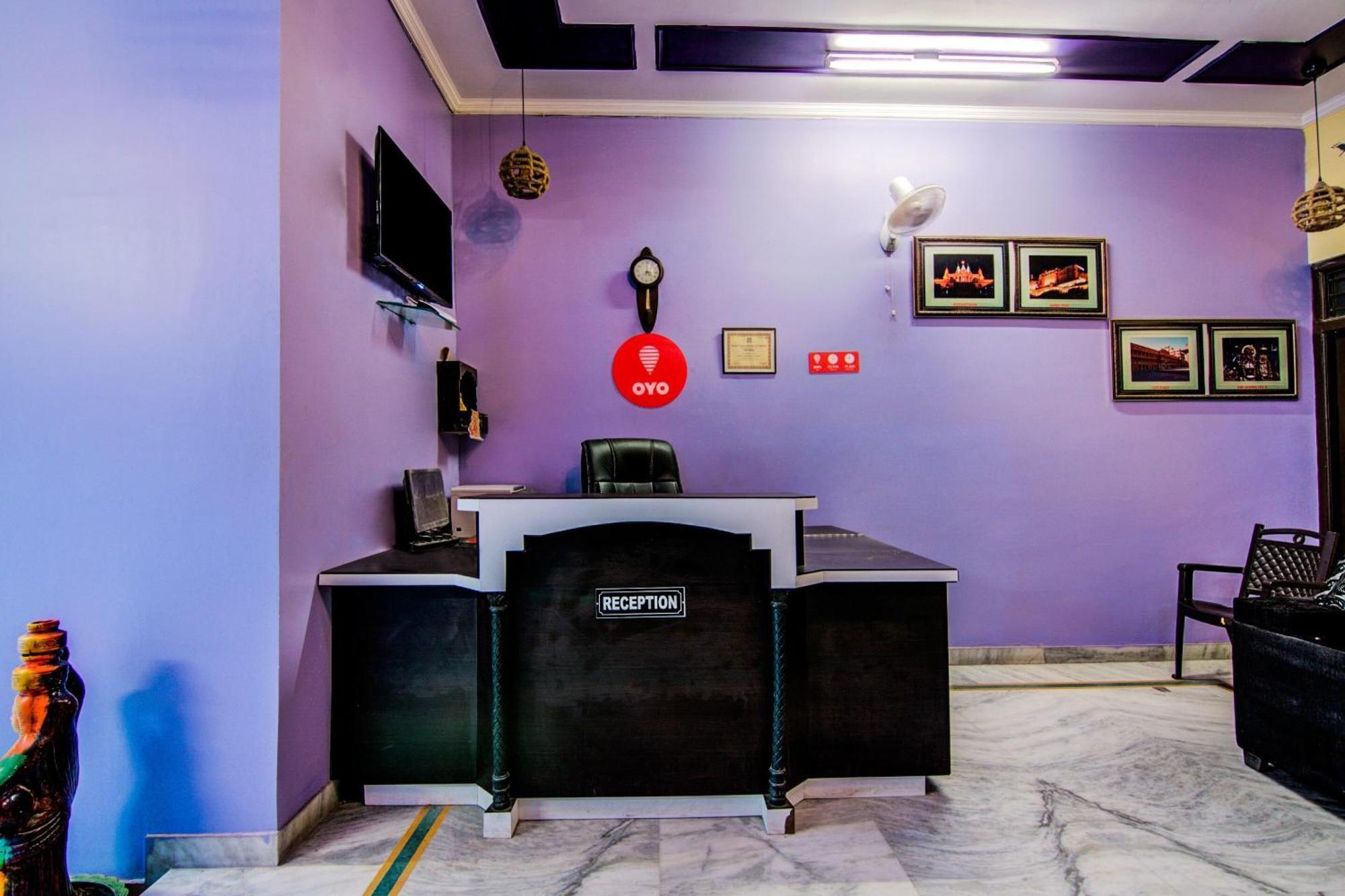 Oyo Malhotra 3*