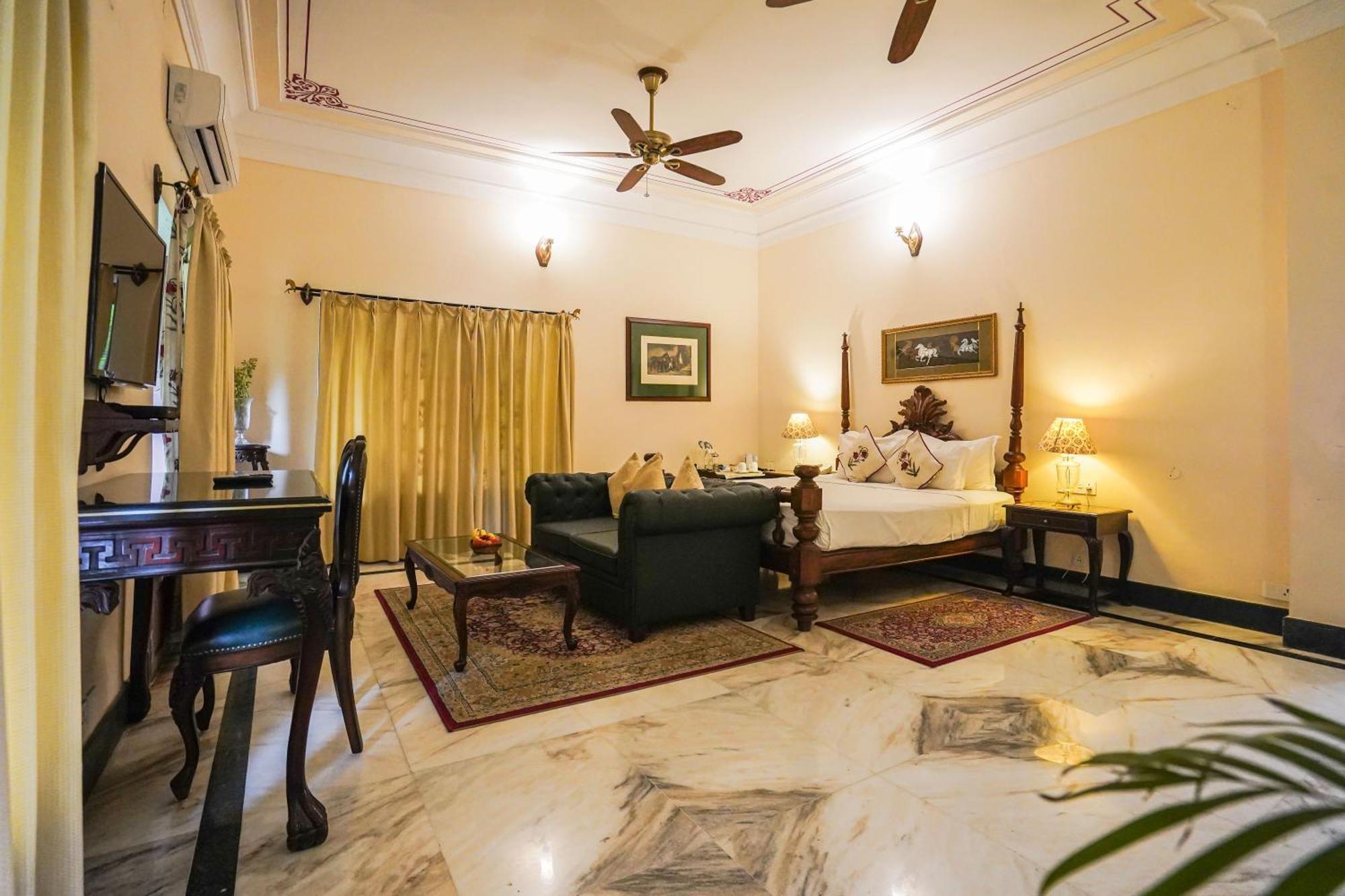 Khas Bagh 4*