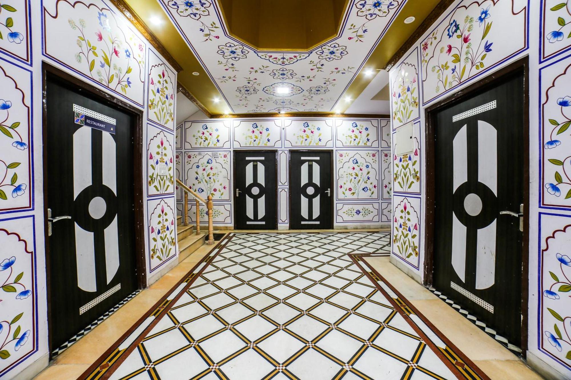 Hotel Collection O 36316 Hotel White Palace 3*