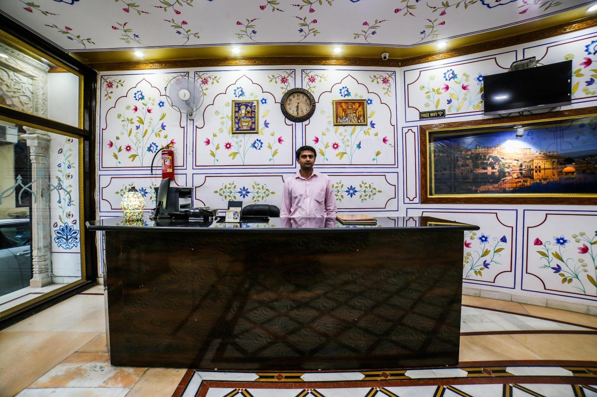 Hotel Collection O 36316 Hotel White Palace