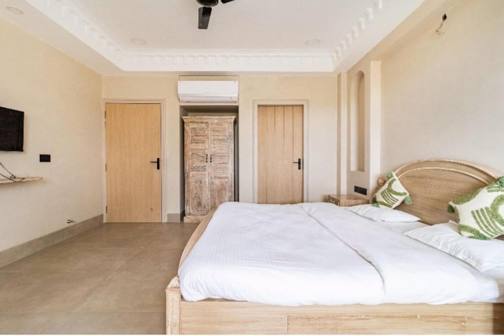 2 Bedroom With Balcony Aasa Apartment