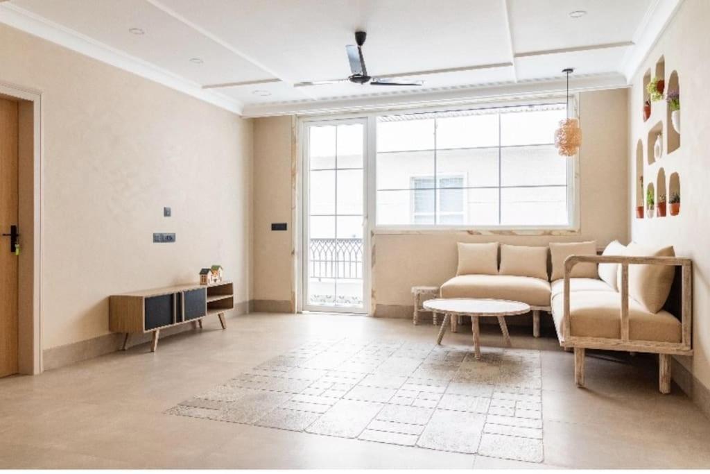 2 Bedroom With Balcony Aasa Apartment *