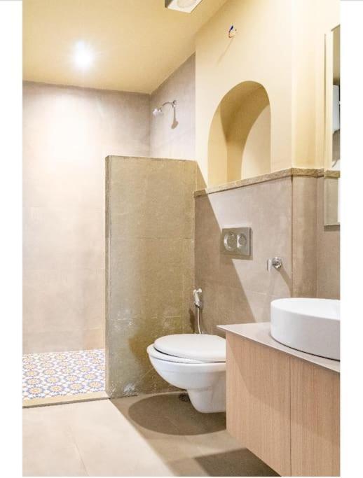 2 Bedroom With Balcony Aasa Apartment *