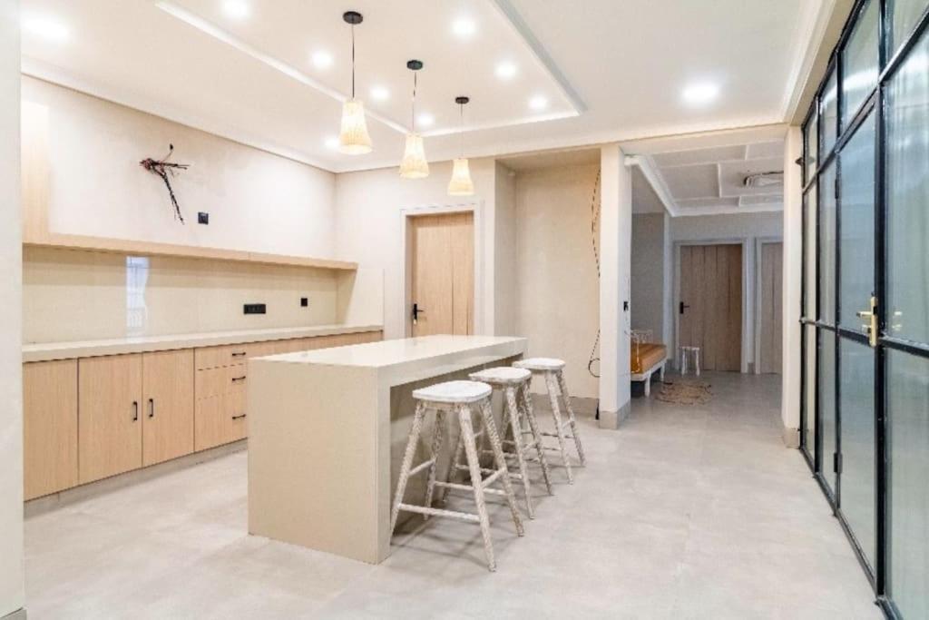 2 Bedroom With Balcony Aasa Apartment