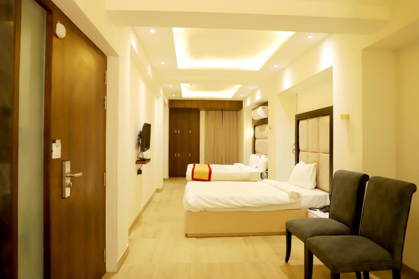 Hotel Surbhi Palace 2*