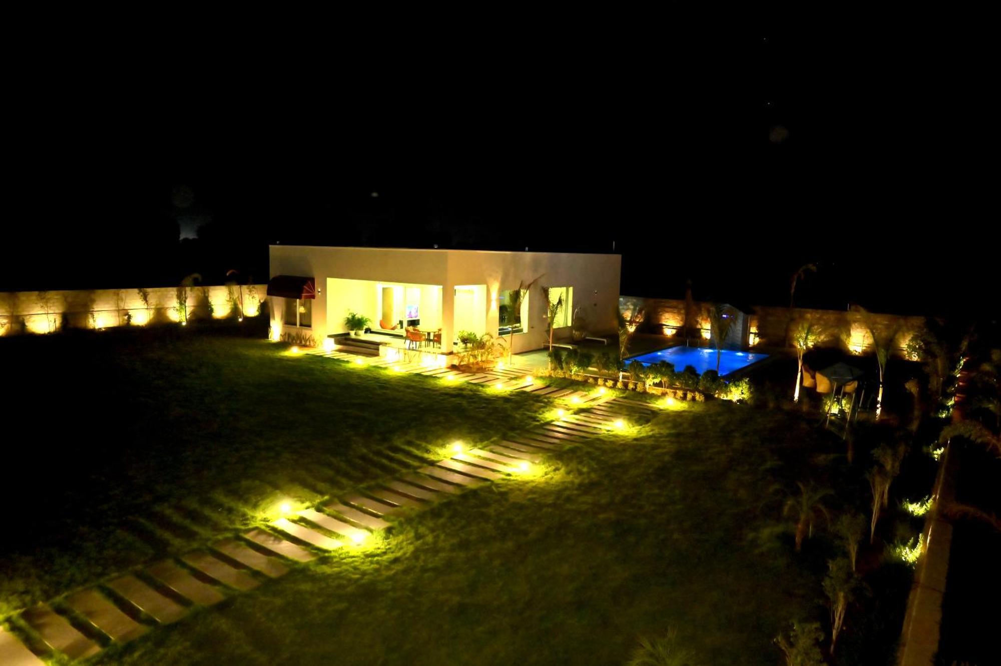 The Peace- A Luxury Private Pool Farm stay *