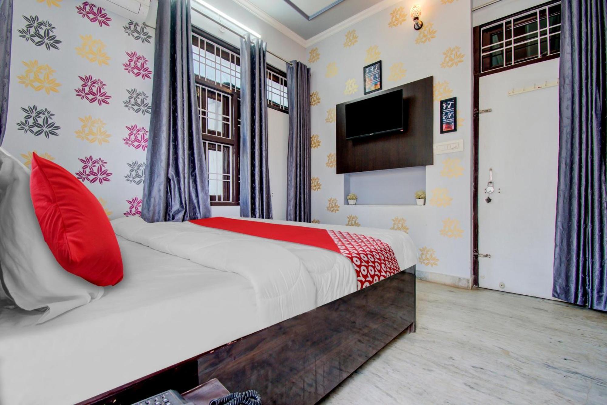Oyo Flagship 81130 Vanya Hotel 3*