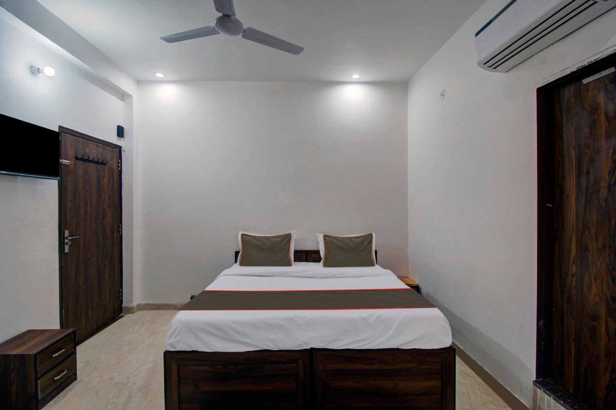Hotel Oyo 82094 Saras Jaipur