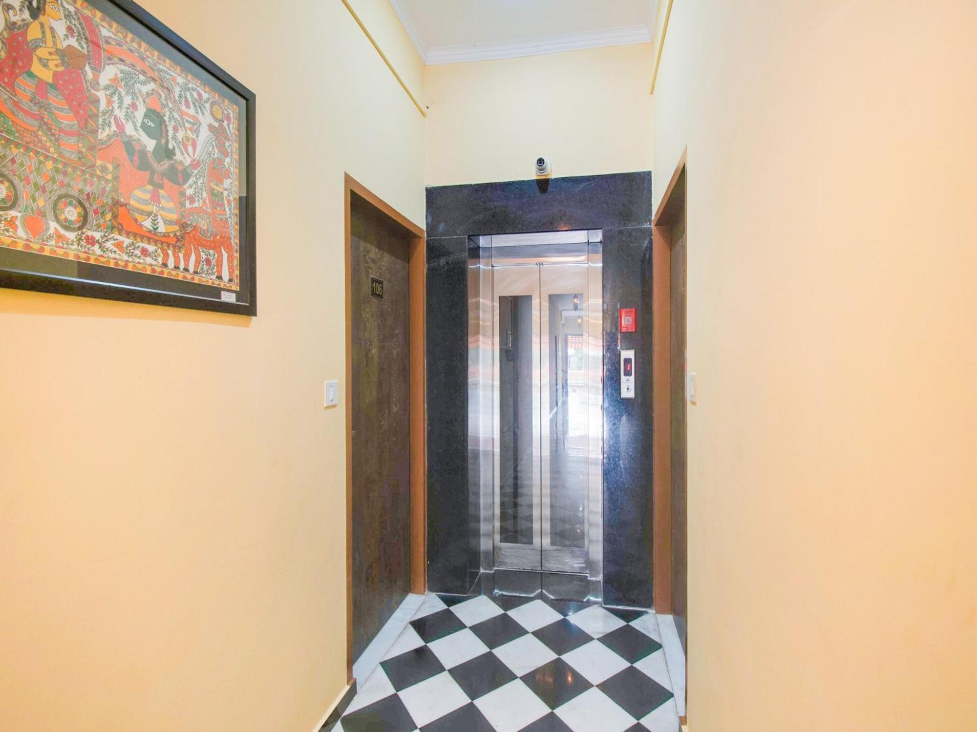 Collection O Omeshwari Hotel Jaipur