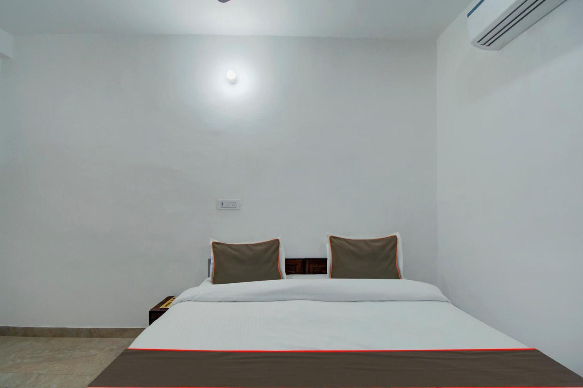 Oyo 82094 Saras Jaipur
