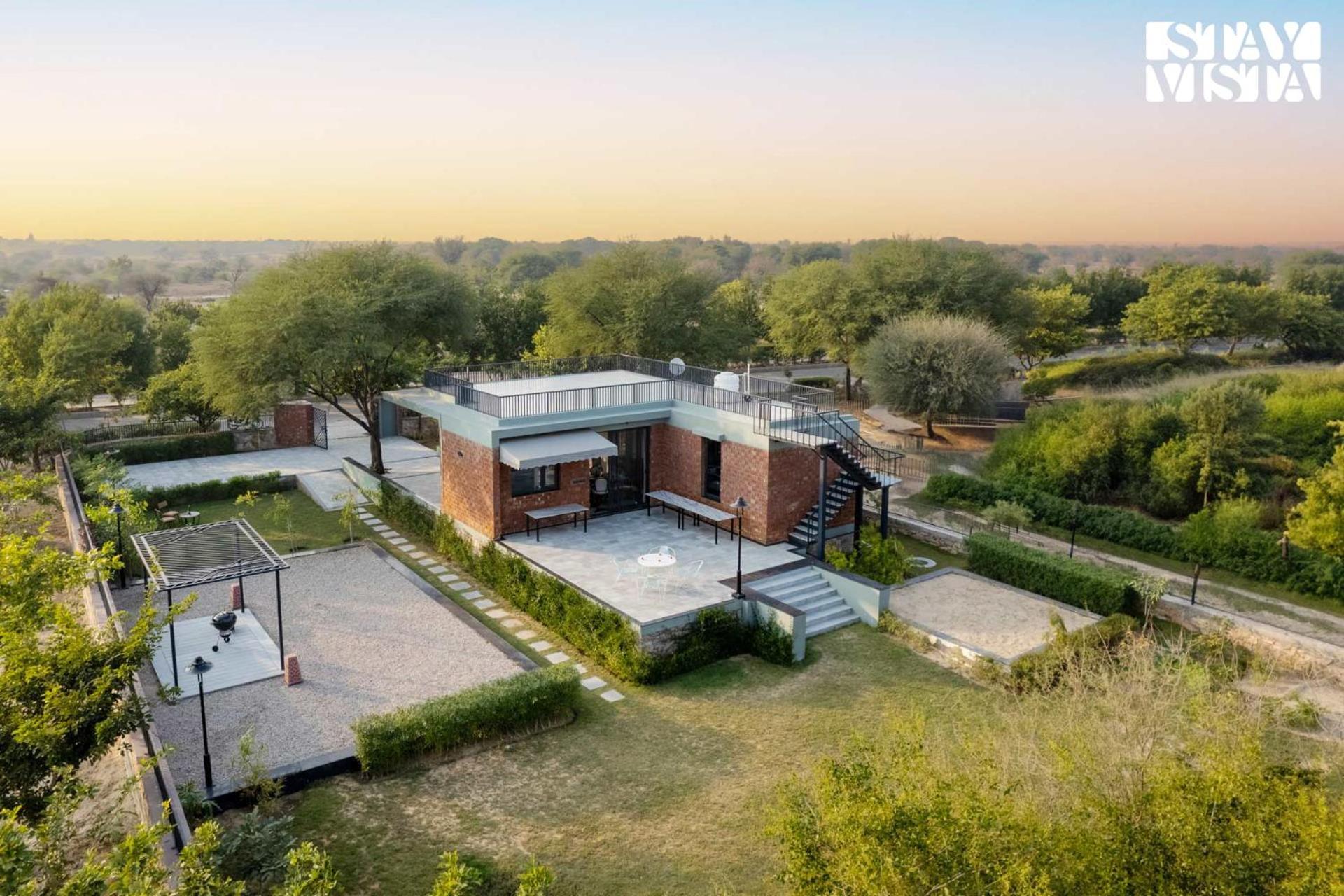 Villa Stayvista's Kachnaar - Pet-friendly With Lawn, Terrace & Indoor-outdoor Games *