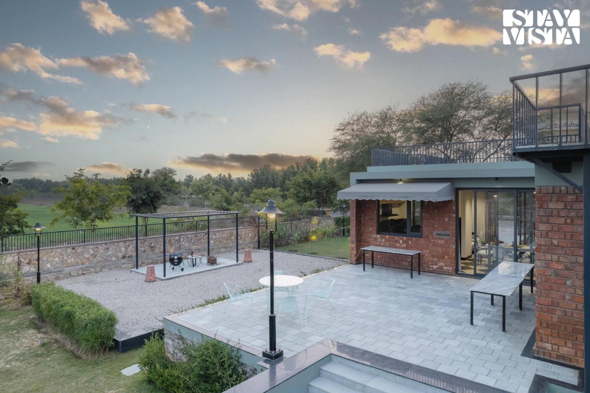 Stayvista's Kachnaar - Pet-friendly With Lawn, Terrace & Indoor-outdoor Games *