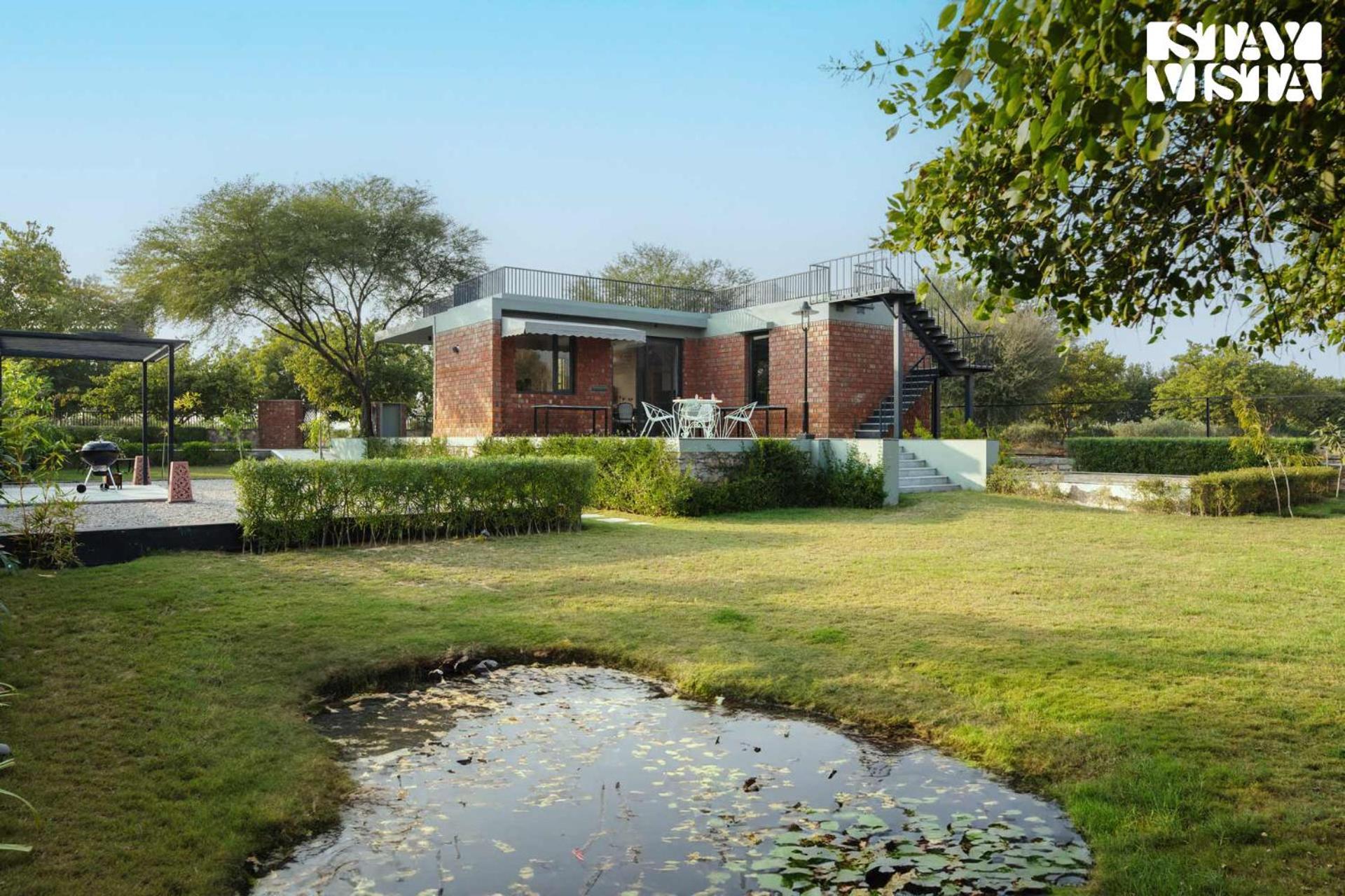 Villa Stayvista's Kachnaar - Pet-friendly With Lawn, Terrace & Indoor-outdoor Games *