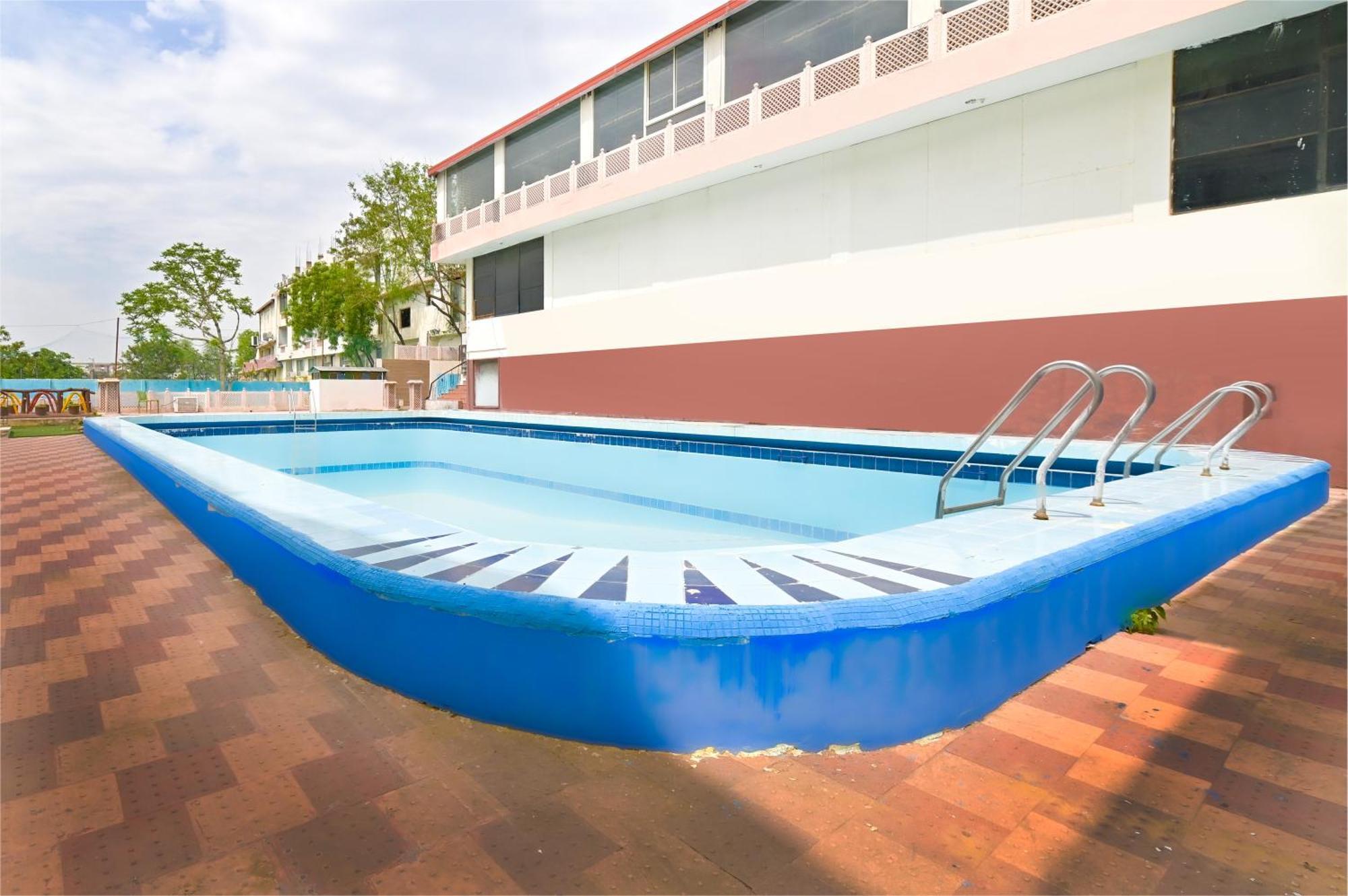 The Byke Grassfield With Outdoor Pool, Shyam Nagar, Resort