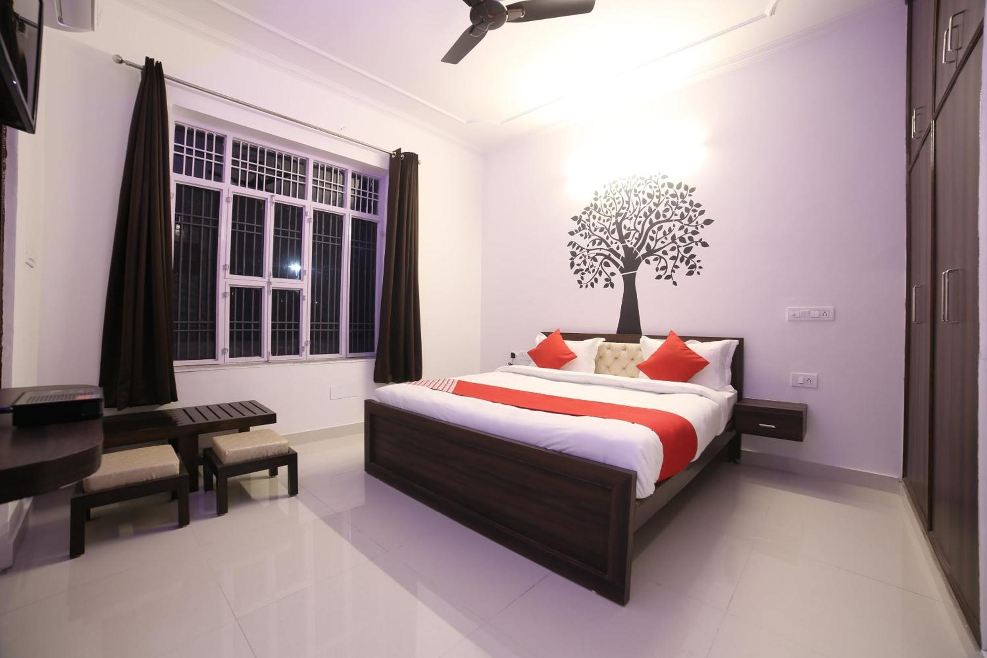 Hotel Flagship Crossroads 3*