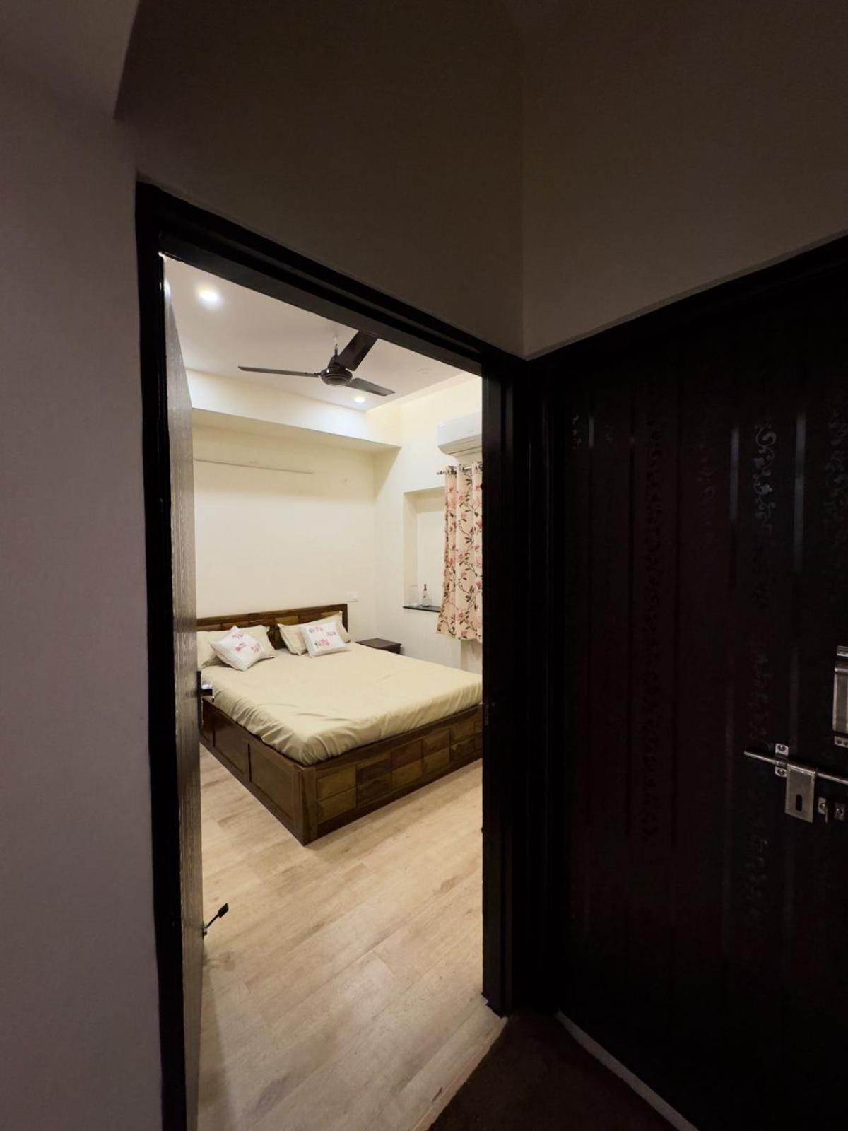 Casa Paradis- Secure, Cozy& Peaceful Paradise In Heart Of Happening Colony Apartment Jaipur