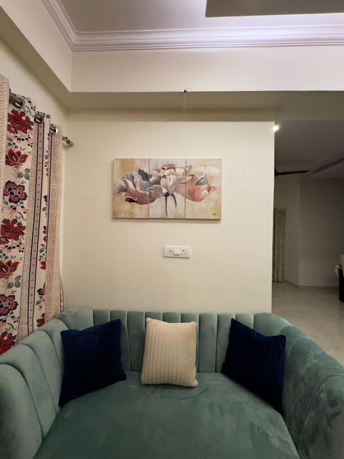 Casa Paradis- Secure, Cozy& Peaceful Paradise In Heart Of Happening Colony Apartment *