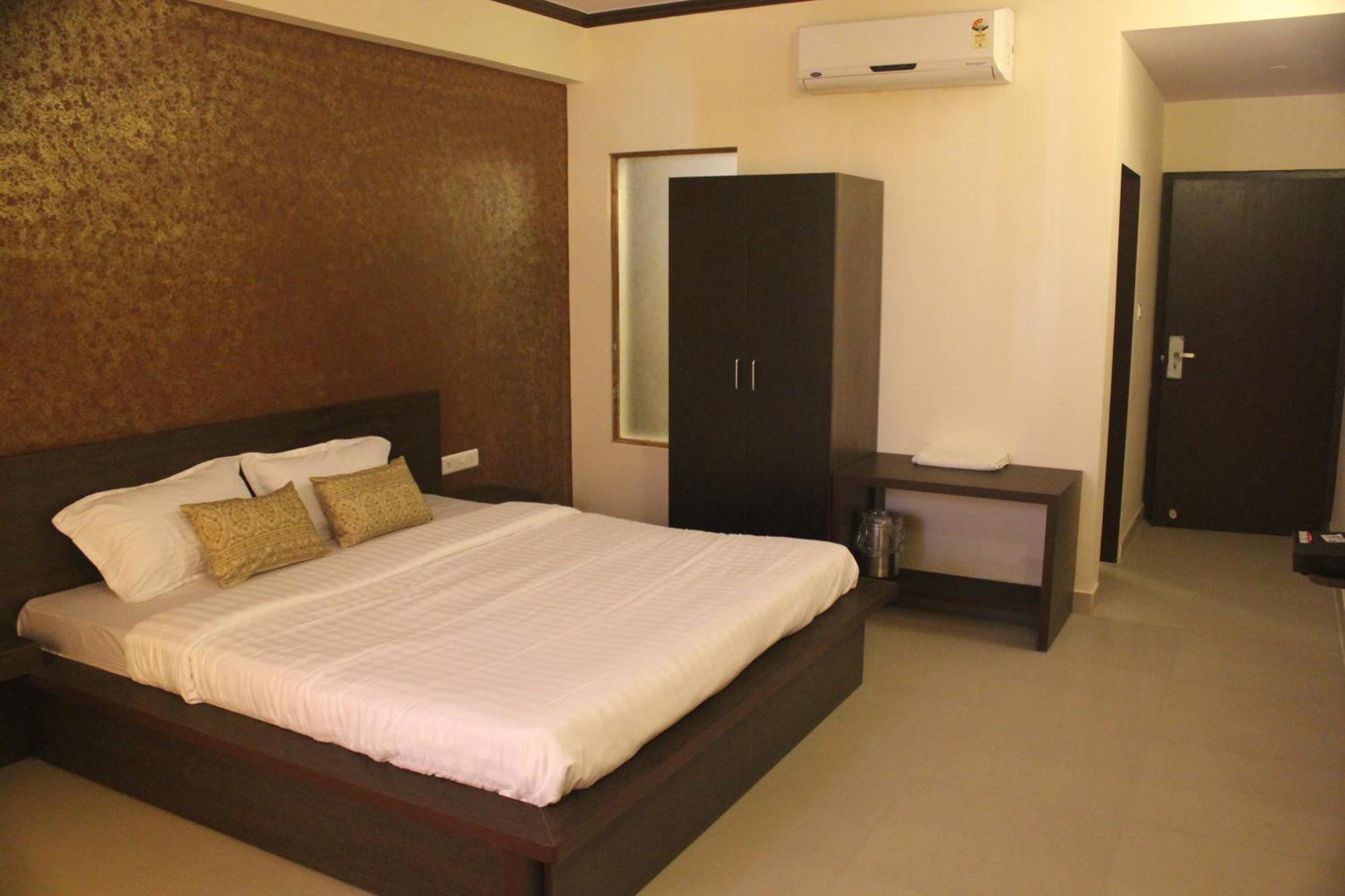 Hotel Savi Regency