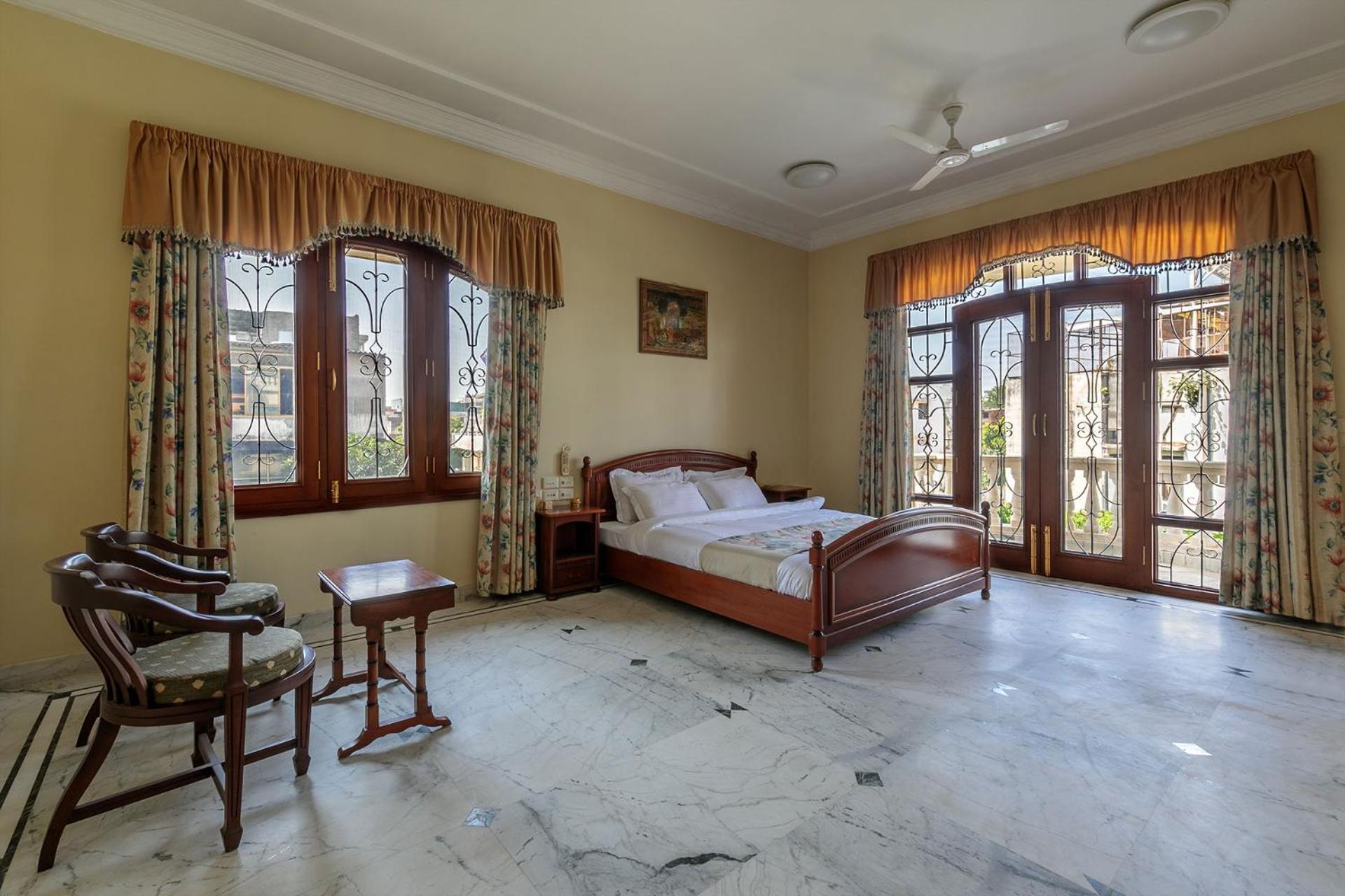 Stayvista's Krishnalaya Mansion: Luxurious Retreat With Indoor Pool & Leisure Amenities
