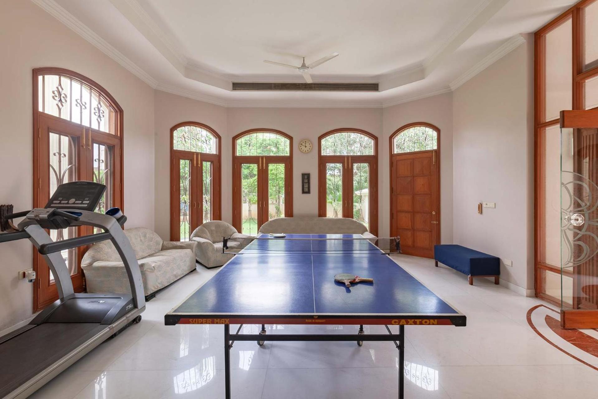Stayvista's Krishnalaya Mansion: Luxurious Retreat With Indoor Pool & Leisure Amenities Villa *