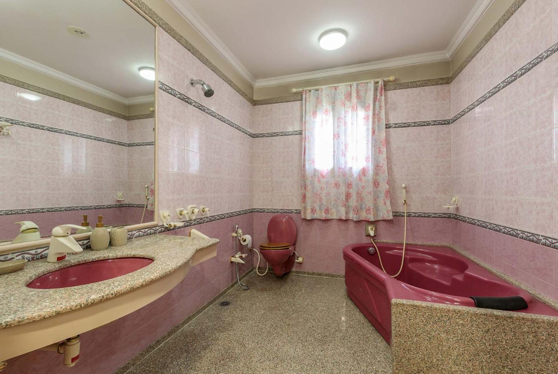 Villa Stayvista's Krishnalaya Mansion: Luxurious Retreat With Indoor Pool & Leisure Amenities *