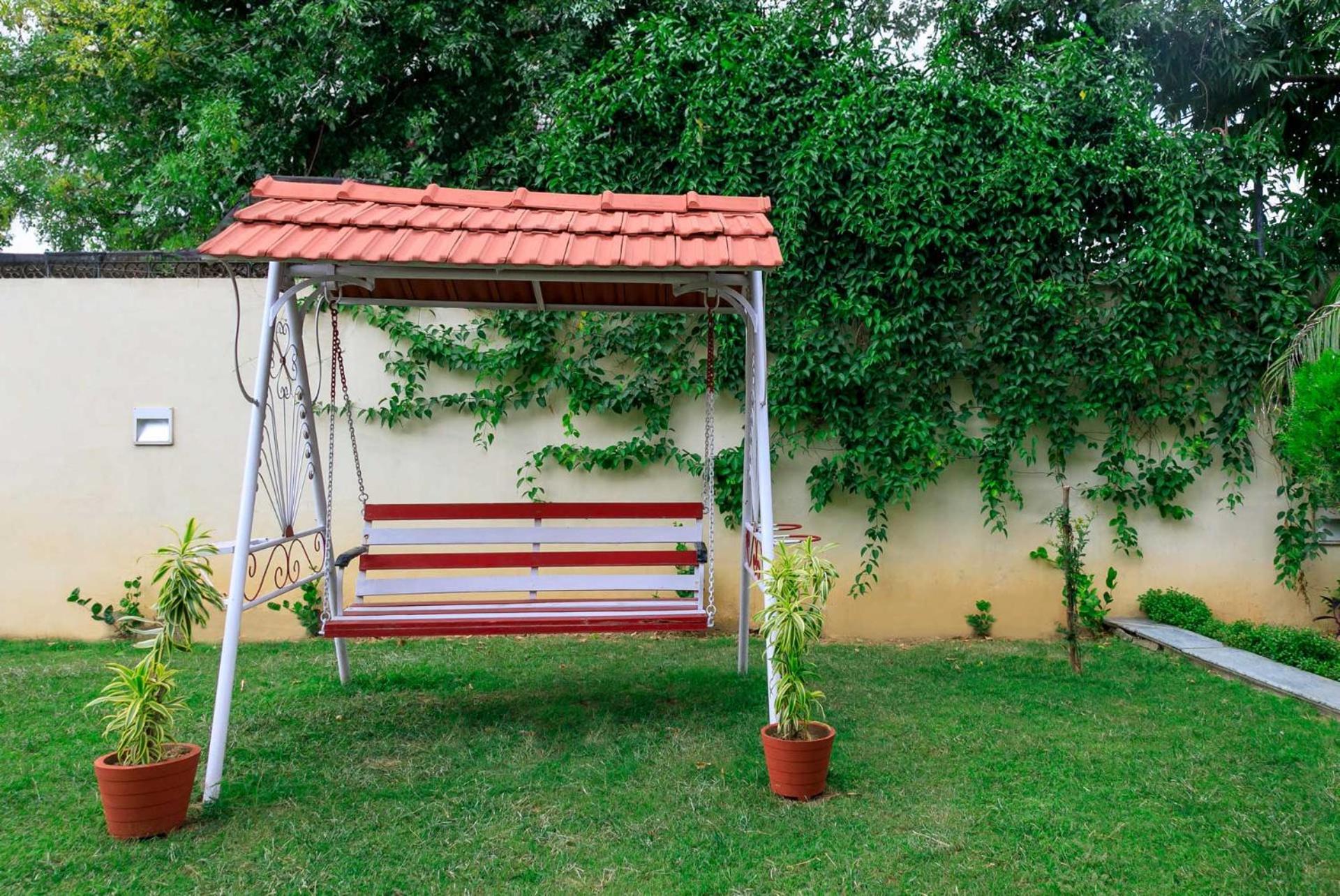 Stayvista's Krishnalaya Mansion: Luxurious Retreat With Indoor Pool & Leisure Amenities Villa