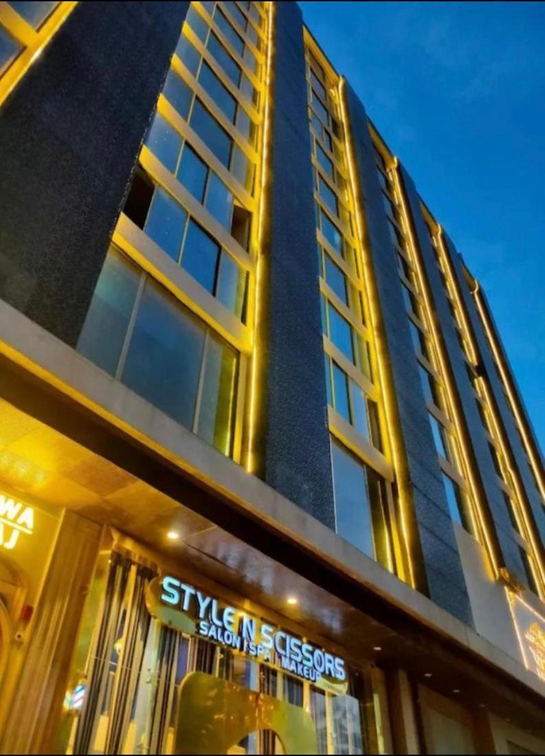 The Grand And Studio M Leo Hotel