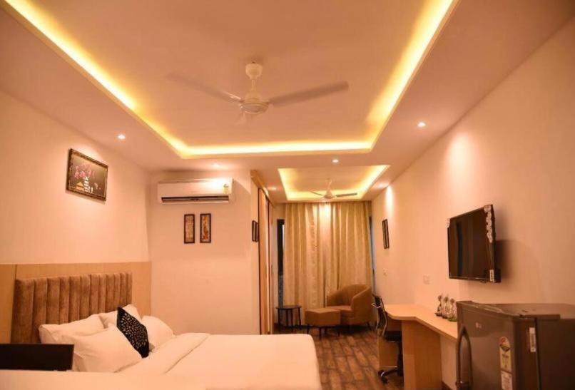 The Grand And Studio M Leo Hotel 4*