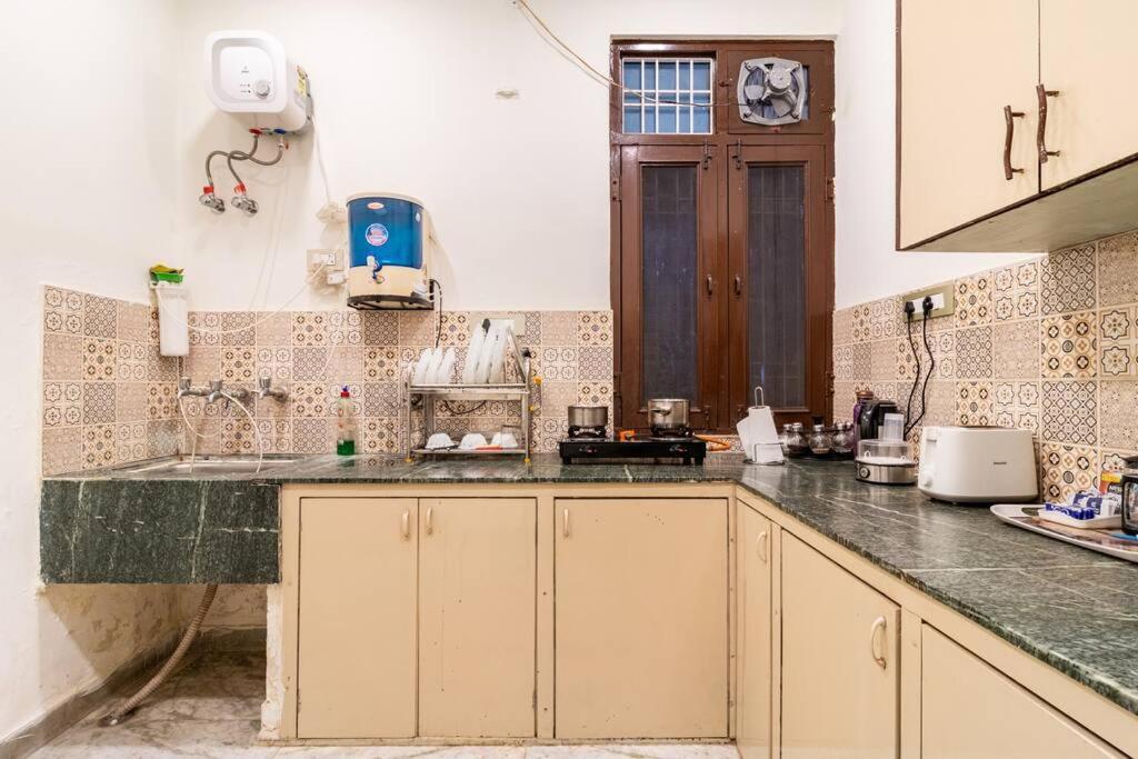 Stylish & Cozy Retreat With Jacuzzi Holiday home *