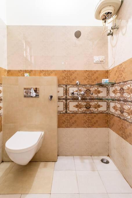 Stylish & Cozy Retreat With Jacuzzi Holiday home Jaipur