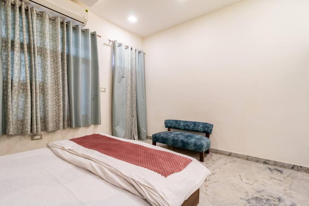 Stylish & Cozy Retreat With Jacuzzi Jaipur