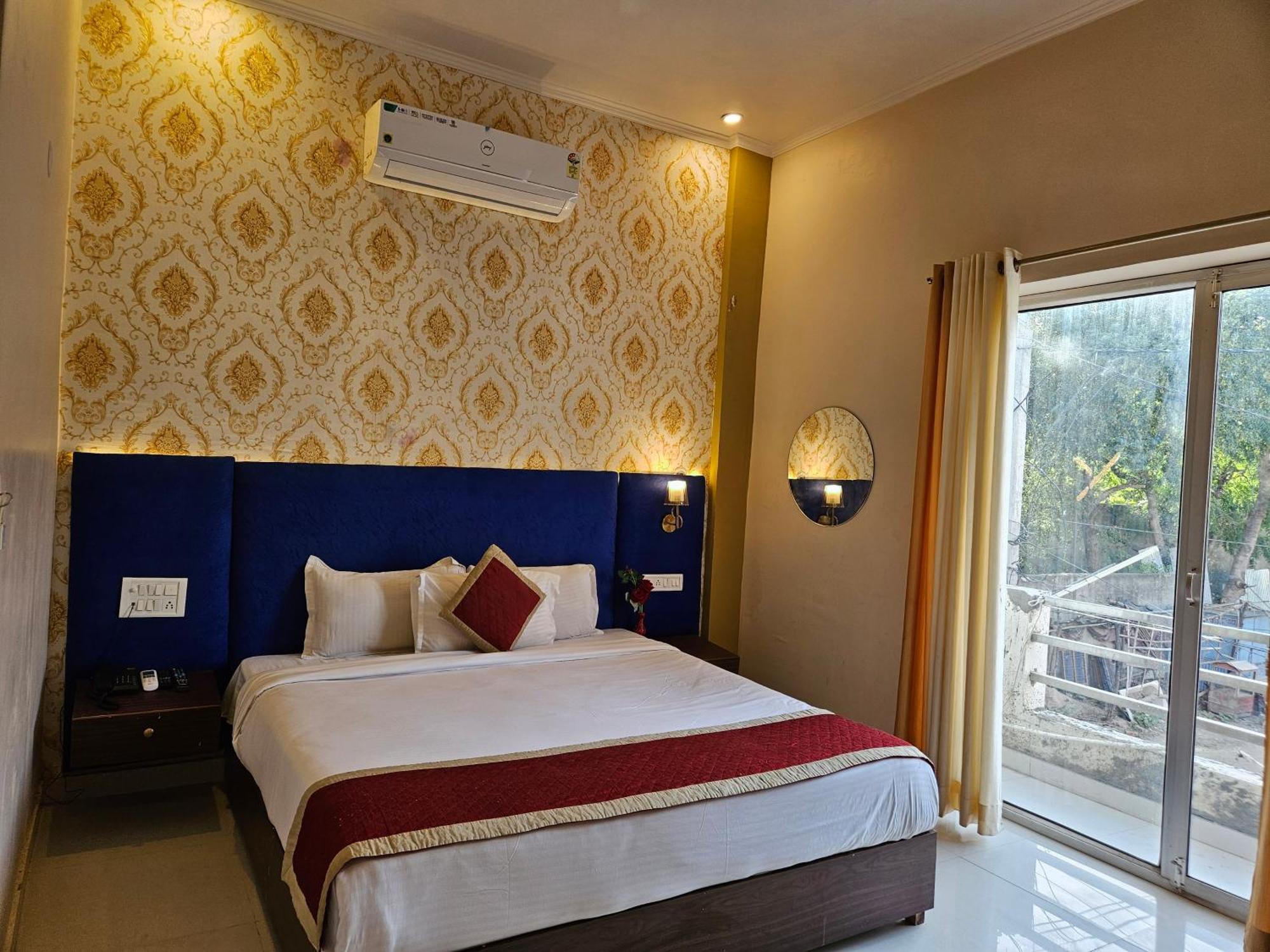 The Indraj Palace Hotel 3*