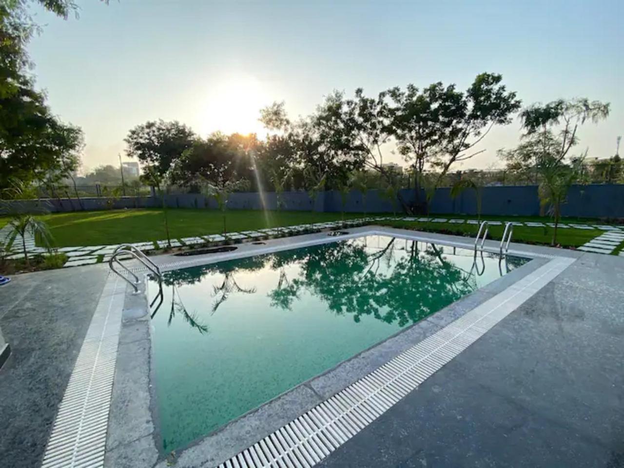 1983 Garden With Pool Villa Jaipur