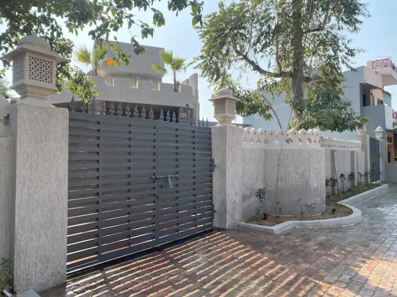 1983 Garden With Pool Jaipur