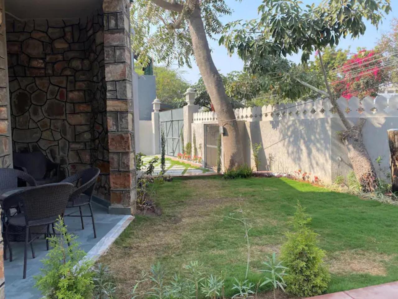 1983 Garden With Pool Jaipur
