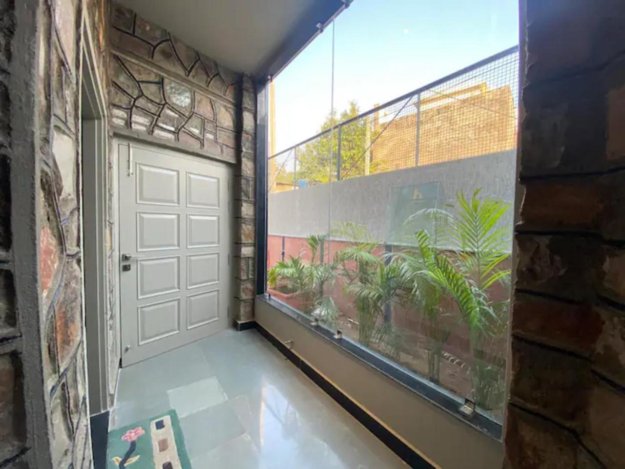 1983 Garden With Pool Villa