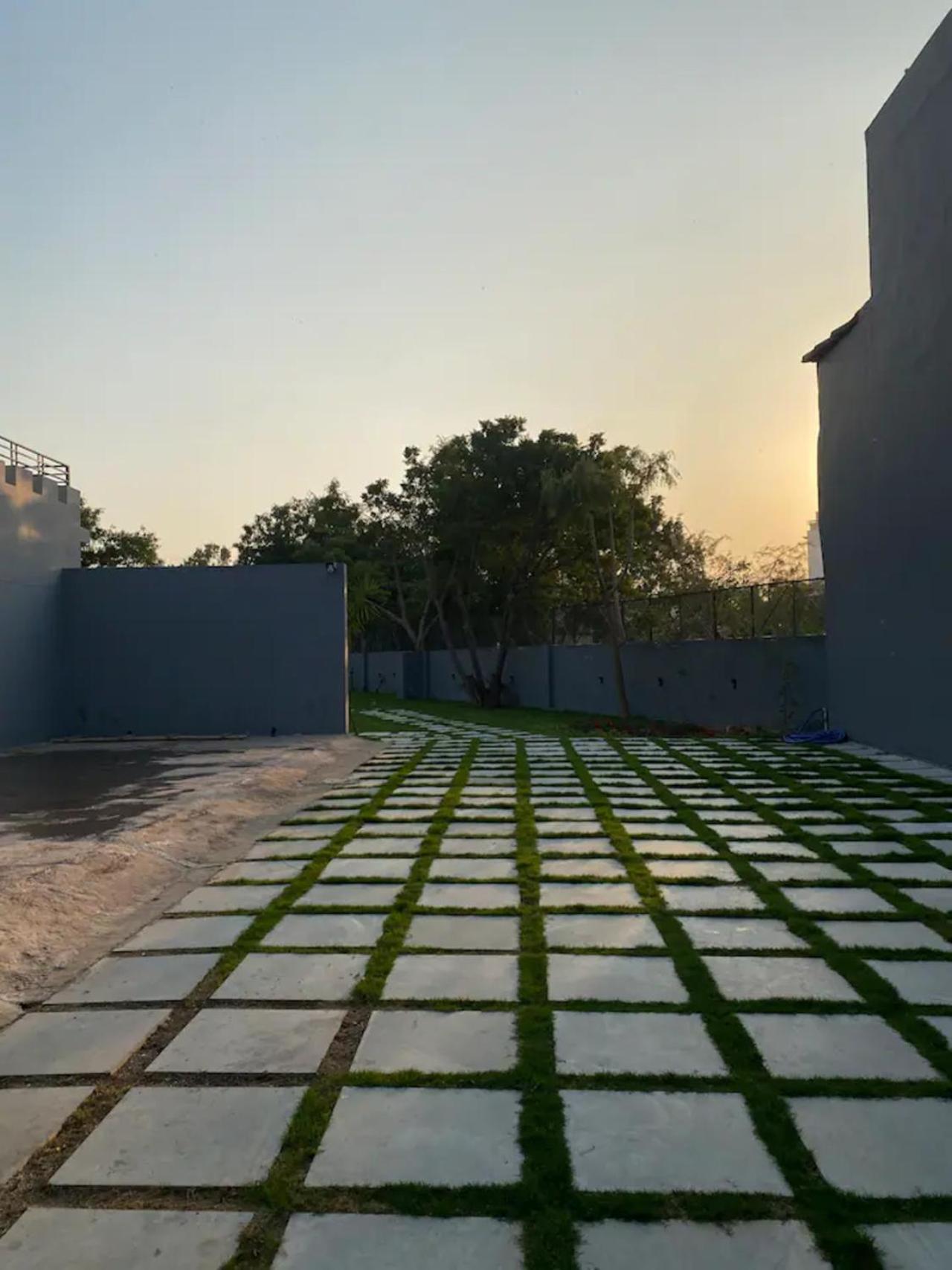 1983 Garden With Pool Jaipur