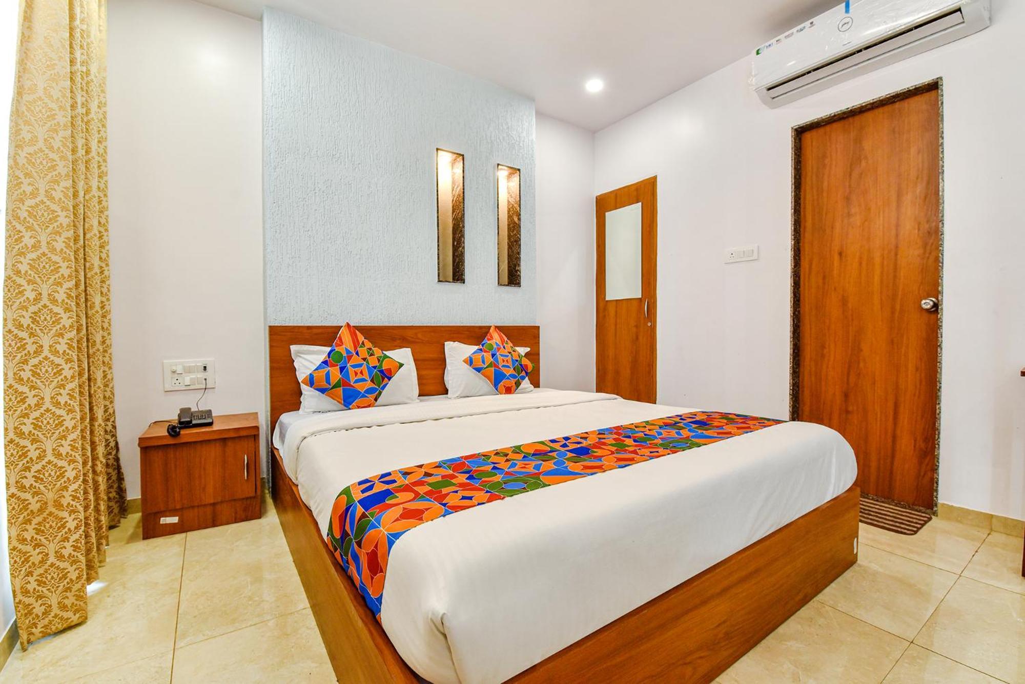 Hotel Fabhotel Deep Palace